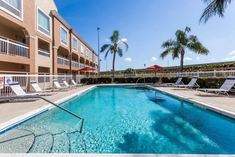 Super 8 By Wyndham Orlando Near Florida Mall Williamsburg Exterior foto